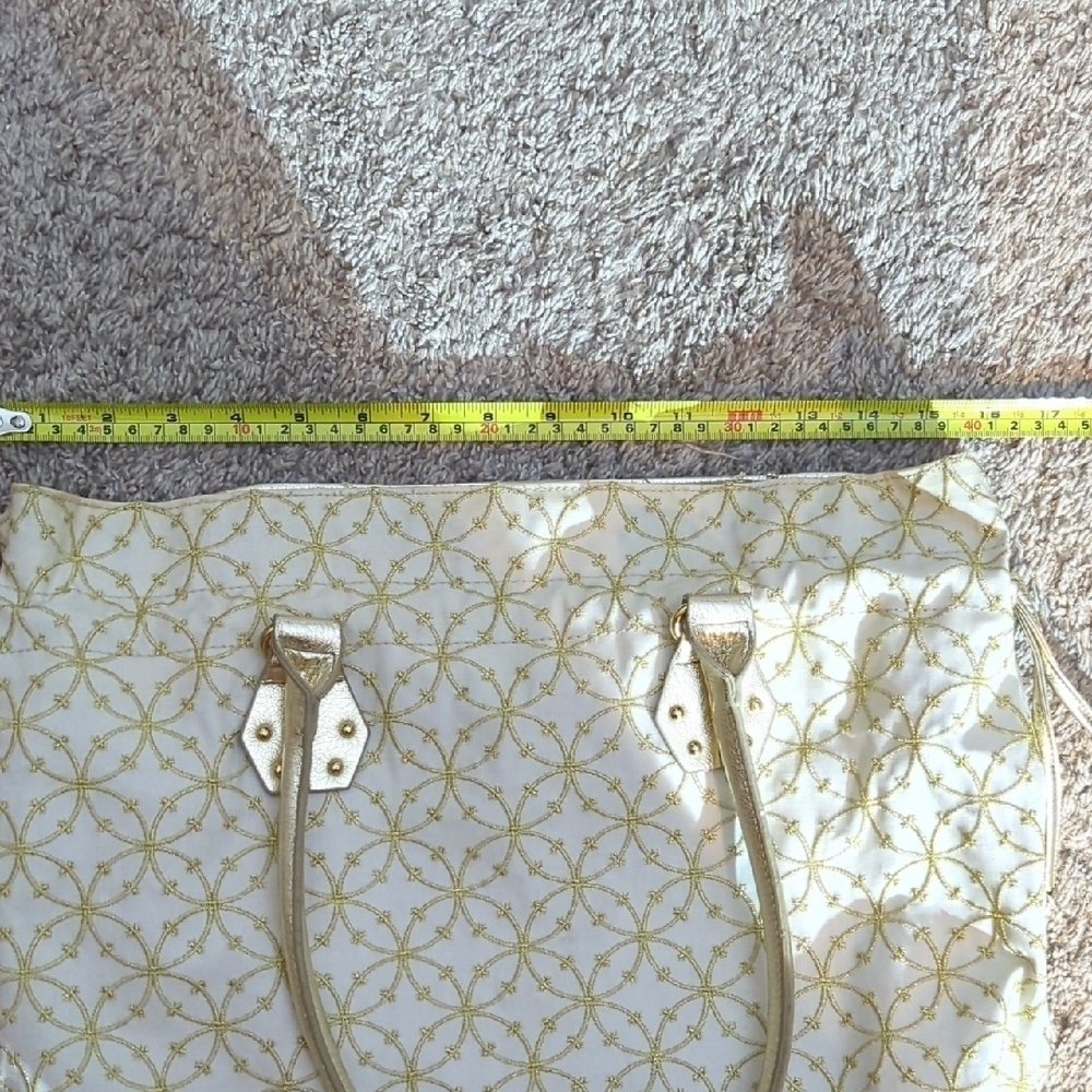 Sephora White and Gold Shoulder Bag with Structured Design - Picture 2 of 9